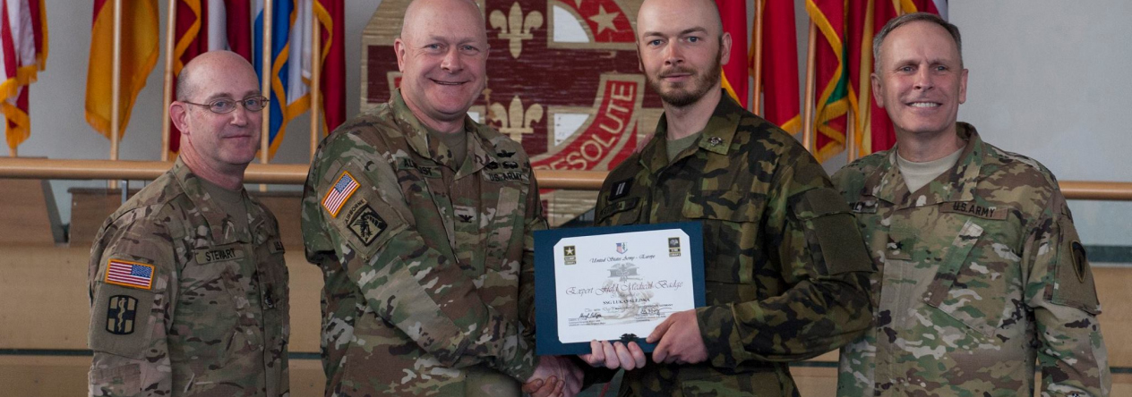 Slavnostní předání Odznaku EFMB a certifikátu nrtm. Lukáši Slejškovi ze 74.lmopr Bučovice