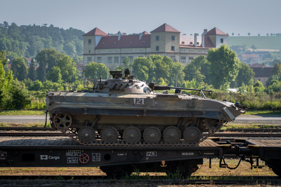 Bučovický zámek, co by symbol města, kde je 74. mechanizovaný prapor dislokován ve stínu vojenské historie, dosluhujícího BVP-2, které bylo ve službách mechanizované brigády téměř dvě desítky let.