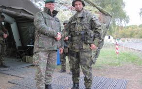 Velitel pozemních sil gen. Novosad a velitel 74.lmopr pplk. Štěpánek